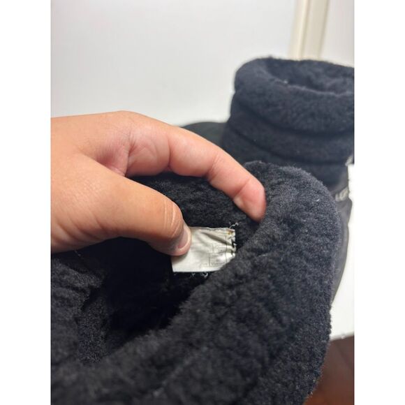 Ugg Fluff Mini Quilted boot Size 7/7.5 Black bootie suede comfy winter ski warm - Picture 6 of 6